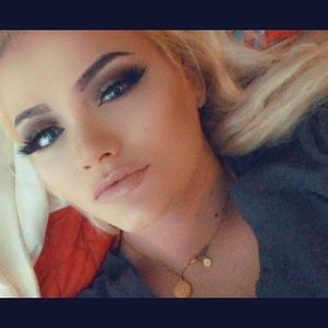 Meet your Posher, Eva